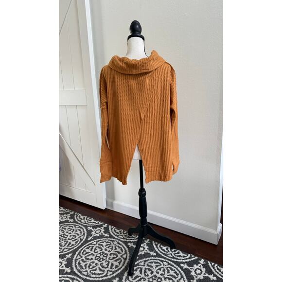 Free People NWT Juicy Long Sleeve Gold Fall Oversized Split Back Top size Small - Picture 4 of 8